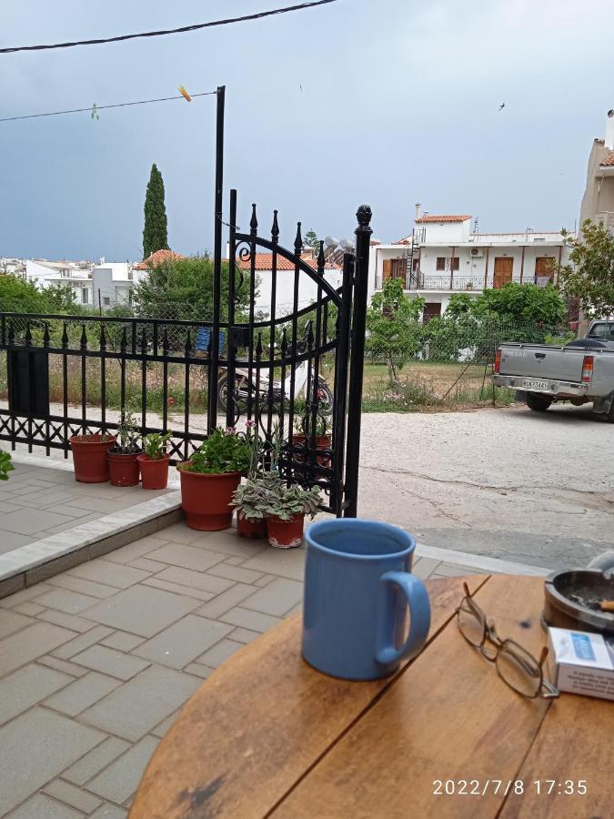 Syraina Apartments Skiathos Town Bagian luar foto