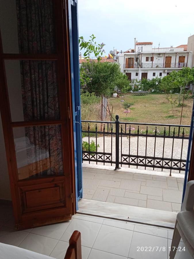 Syraina Apartments Skiathos Town Bagian luar foto