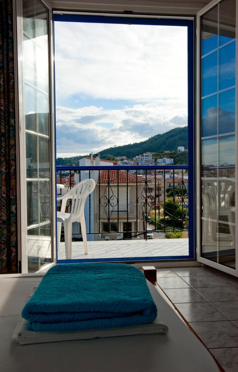 Syraina Apartments Skiathos Town Bagian luar foto