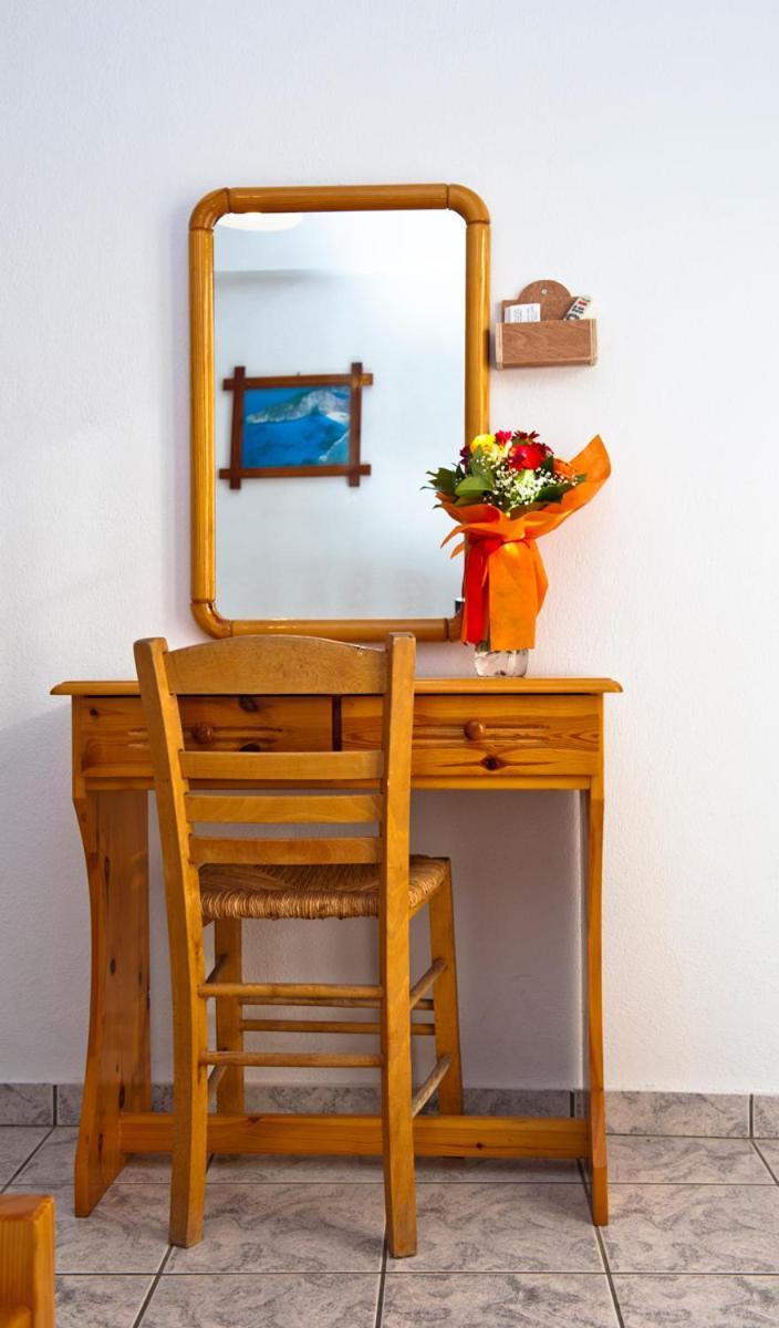 Syraina Apartments Skiathos Town Bagian luar foto