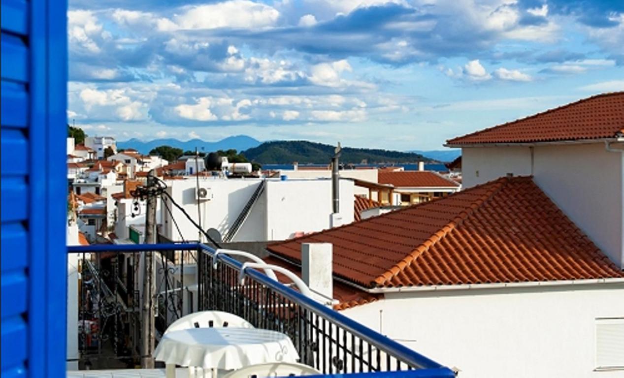 Syraina Apartments Skiathos Town Bagian luar foto