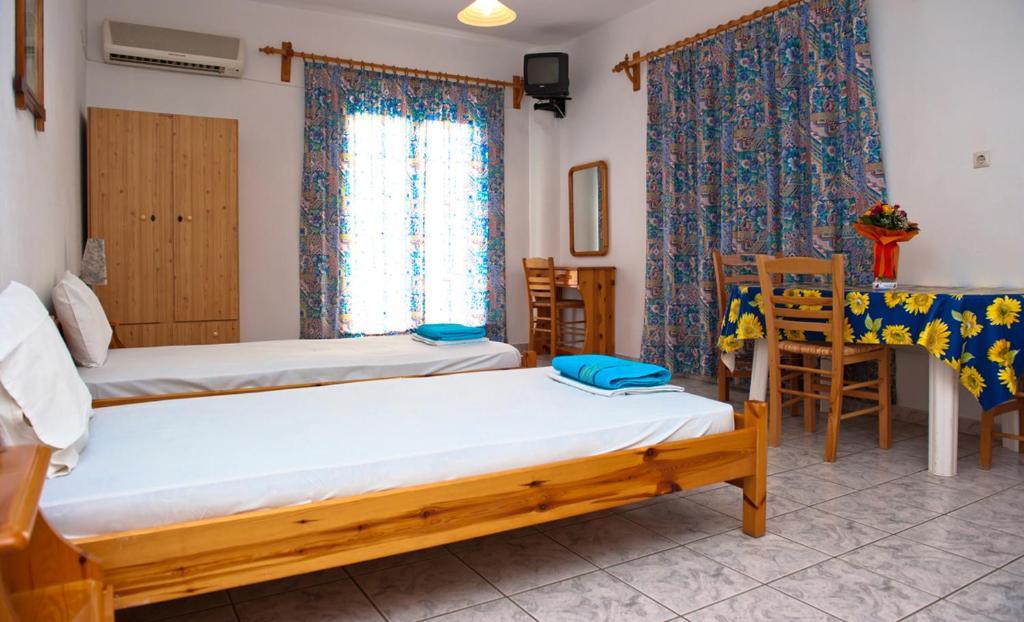 Syraina Apartments Skiathos Town Bagian luar foto