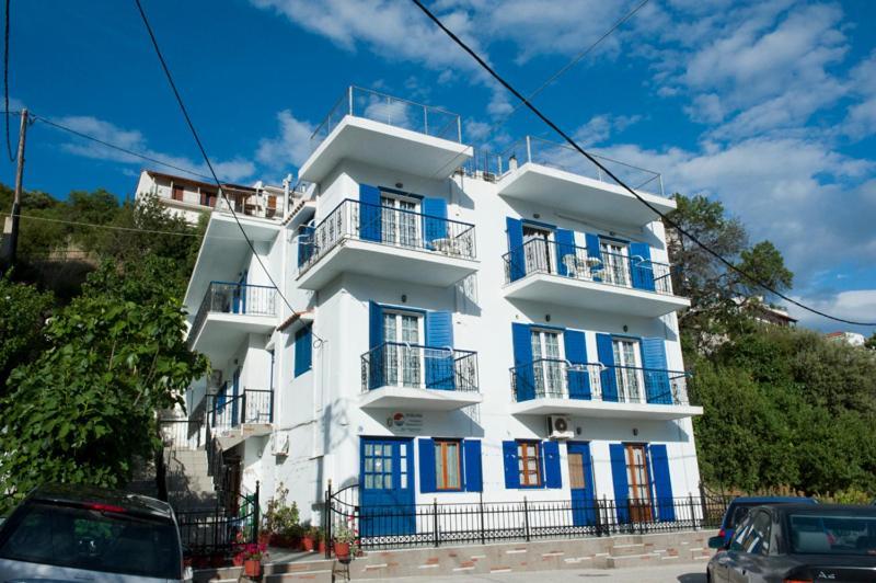 Syraina Apartments Skiathos Town Bagian luar foto