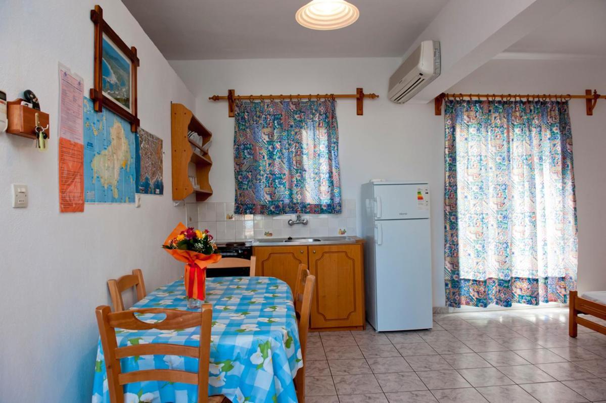 Syraina Apartments Skiathos Town Bagian luar foto