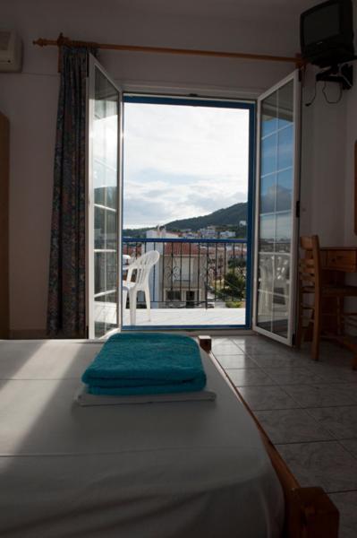 Syraina Apartments Skiathos Town Bagian luar foto