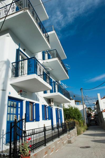 Syraina Apartments Skiathos Town Bagian luar foto