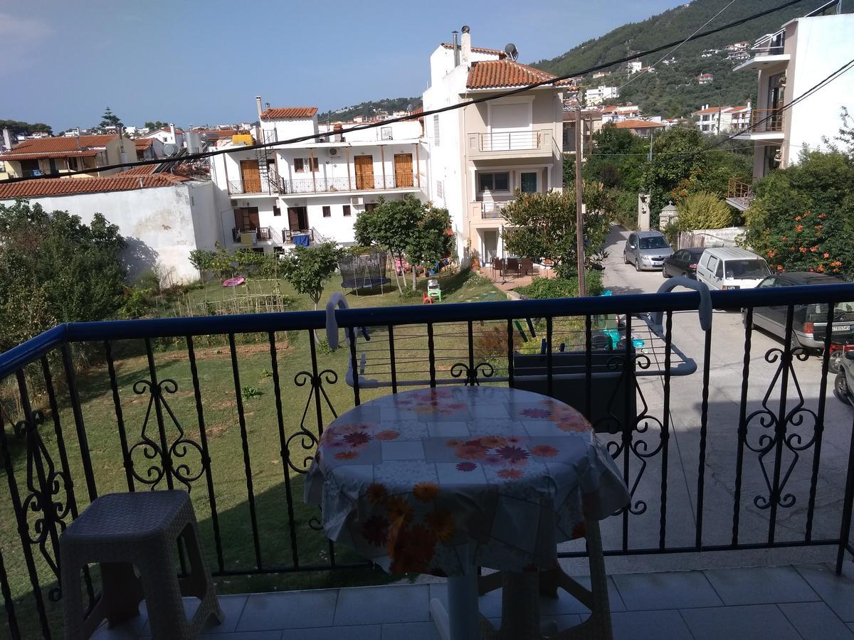 Syraina Apartments Skiathos Town Bagian luar foto