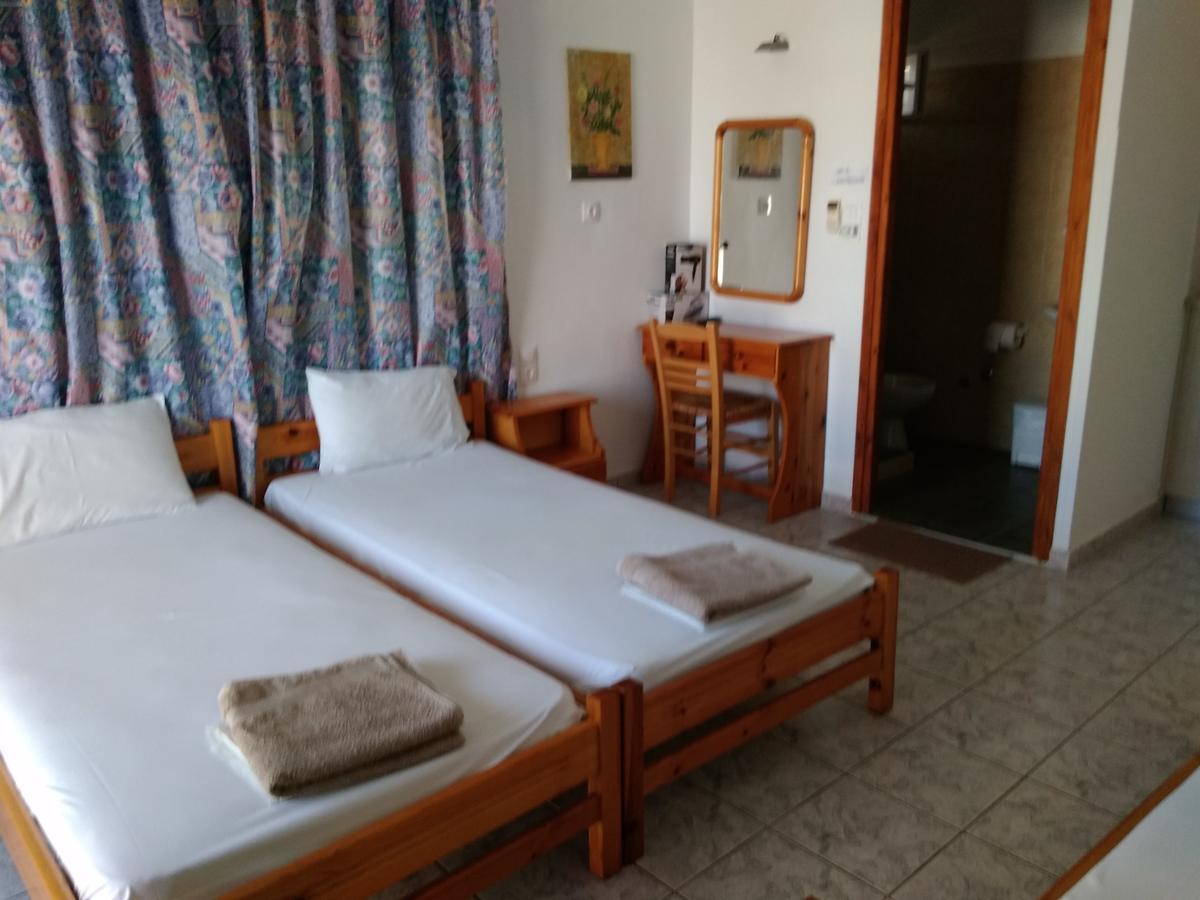 Syraina Apartments Skiathos Town Bagian luar foto